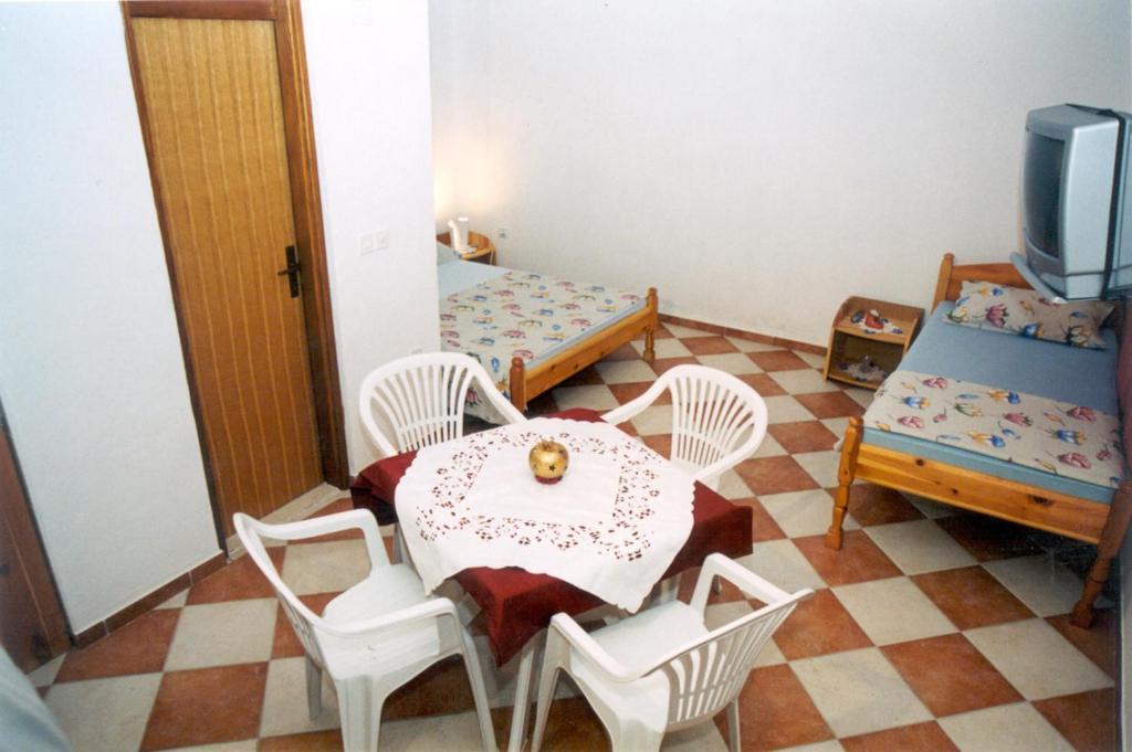 Apartments Adria Orebić Szoba fotó